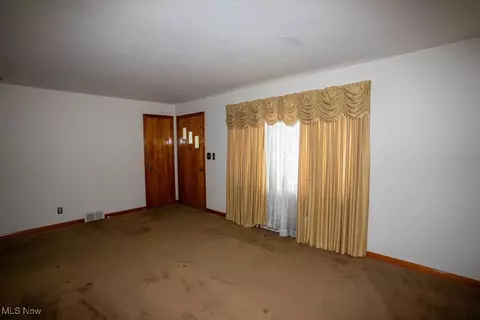 Living - 200 Helena Dr, Struthers, OH 44471 photo 2 of 2