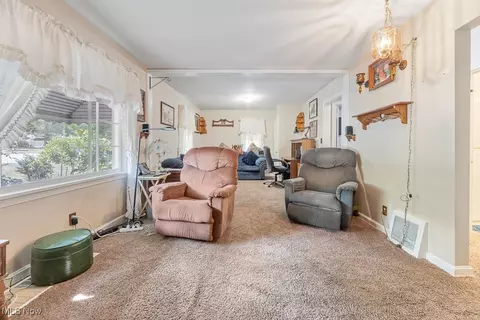 2733 E Waterloo Rd, Akron, OH 44312 photo 4