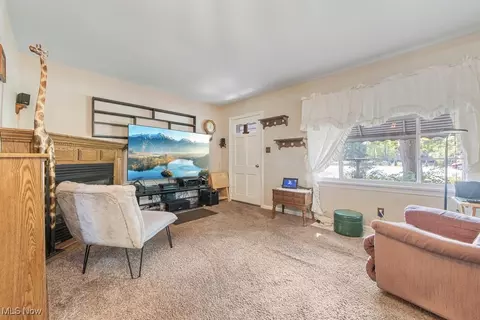 2733 E Waterloo Rd, Akron, OH 44312 photo 6