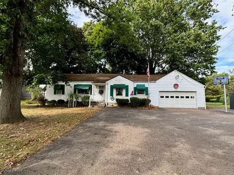 2733 E Waterloo Rd, Akron, OH 44312 photo 3