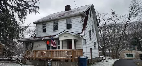 992 Lang Rd, Akron, OH 44319