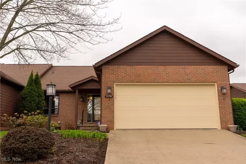 2178 Prestwick Dr, Uniontown, OH 44685