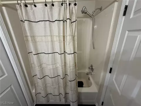 Bath - 5645 Clingan Rd #2D, Struthers, OH 44471 photo 9 of 9