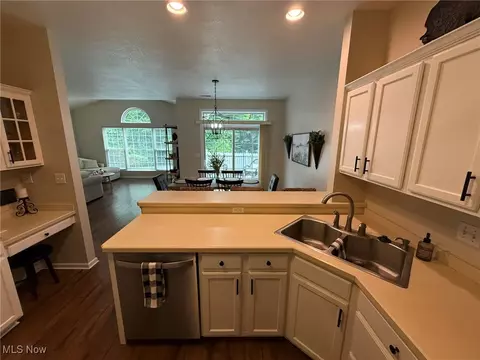 Kitchen - 5645 Clingan Rd #2D, Struthers, OH 44471 photo 4 of 7