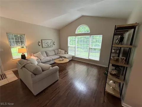 Living - 5645 Clingan Rd #2D, Struthers, OH 44471 photo 2 of 4