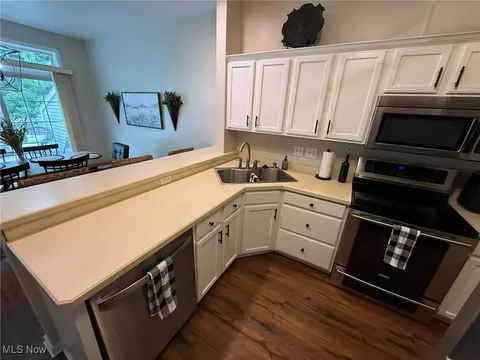 Kitchen - 5645 Clingan Rd #2D, Struthers, OH 44471 photo 3 of 7