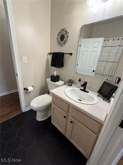 Bath - 5645 Clingan Rd #2D, Struthers, OH 44471 photo 7 of 9