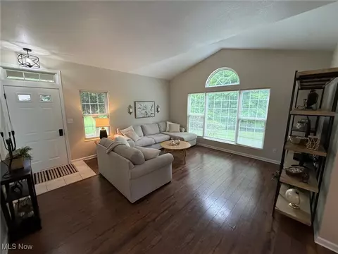 Living - 5645 Clingan Rd #2D, Struthers, OH 44471 photo 3 of 4