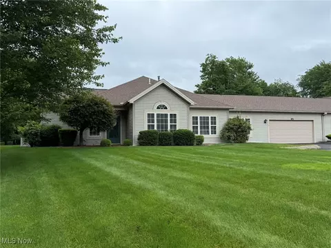 Exterior - 5645 Clingan Rd #2D, Struthers, OH 44471 photo 2 of 2