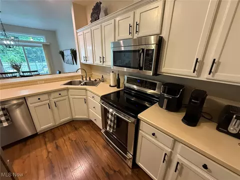 Kitchen - 5645 Clingan Rd #2D, Struthers, OH 44471 photo 5 of 7