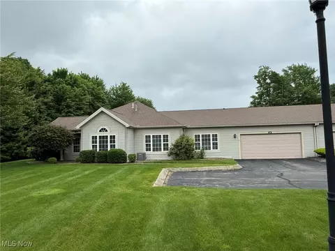 5645 Clingan Rd #2D, Struthers, OH 44471
