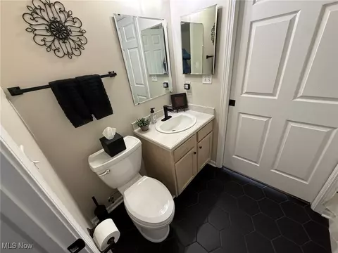 Bath - 5645 Clingan Rd #2D, Struthers, OH 44471 photo 8 of 9