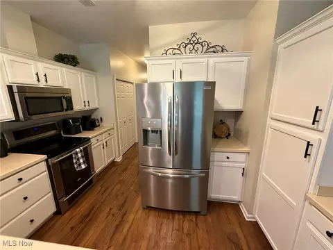 Kitchen - 5645 Clingan Rd #2D, Struthers, OH 44471 photo 7 of 7