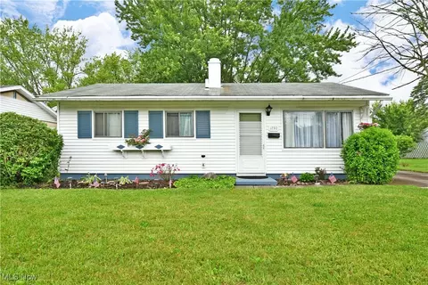 1792 Front St SW, Warren, OH 44485