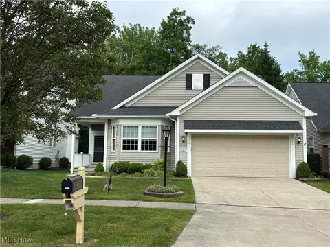 18267 Crystal Lakes Dr, North Royalton, OH 44133
