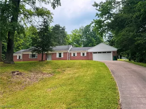 7 Parkview Dr, Parkersburg, WV 26104
