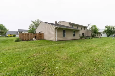 6854 Colonial Dr #D, Mentor, OH 44060