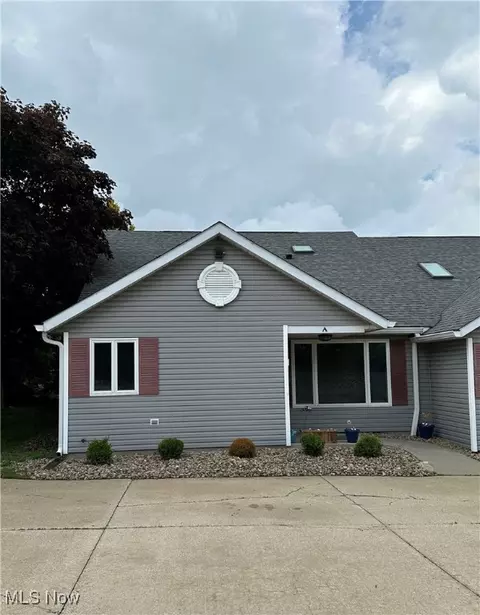 160 Bryn Mawr Unit A St, Ravenna, OH 44266