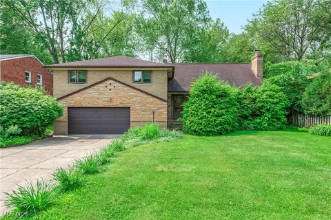 29511 W Oakland Rd, Bay Village, OH 44140