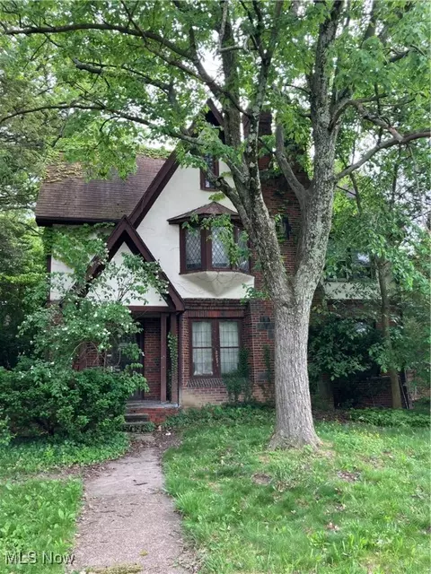 2988 Ludlow Rd, Cleveland, OH 44120
