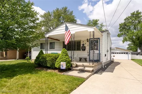 807 Hollywood Blvd, Elyria, OH 44035