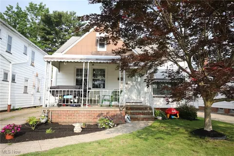 5892 W 54th St, Parma, OH 44129