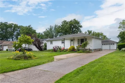 751 W Martin Ave, Amherst, OH 44001