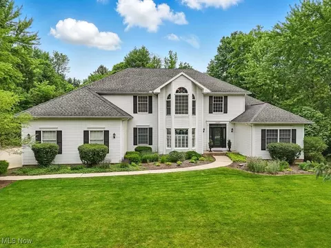 1497 Hunting Hollow Dr, Hudson, OH 44236