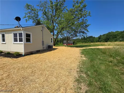 9364 Bascom Rd, Chardon, OH 44024 photo 6