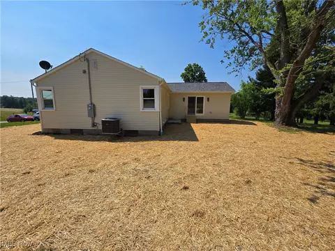 9364 Bascom Rd, Chardon, OH 44024 photo 5