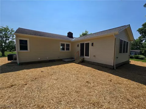 9364 Bascom Rd, Chardon, OH 44024 photo 4