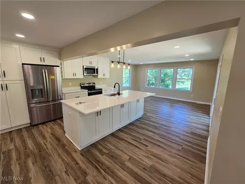 9364 Bascom Rd, Chardon, OH 44024 photo 11