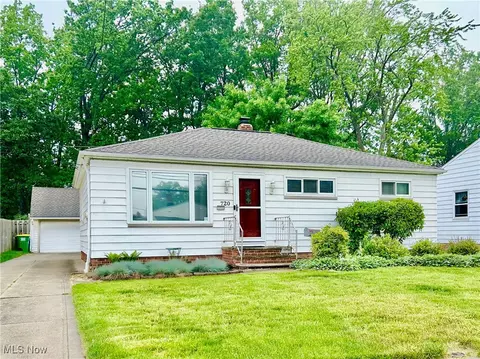 720 E 300th St, Willowick, OH 44095