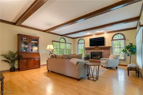 Living - 2008 E Highgate Ct, Hudson, OH 44236 photo 2 of 8