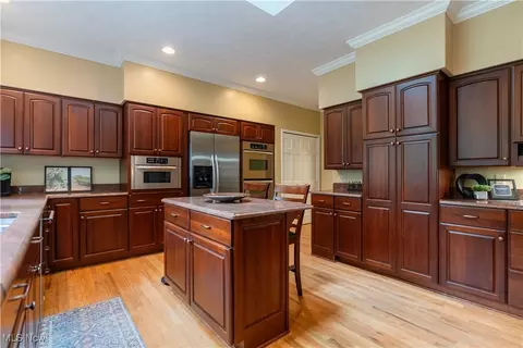 Kitchen - 2008 E Highgate Ct, Hudson, OH 44236 photo 4 of 5