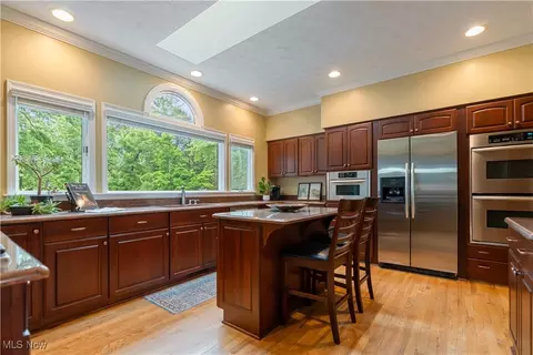 Kitchen - 2008 E Highgate Ct, Hudson, OH 44236 photo 2 of 5