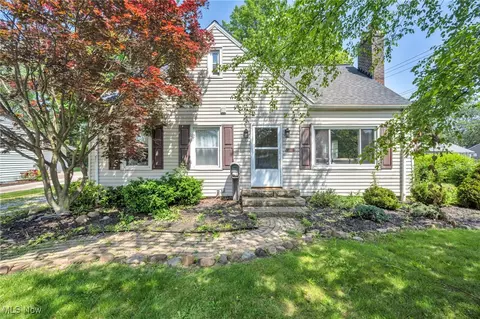 2911 Archwood Pl, Cuyahoga Falls, OH 44221