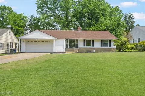 1077 Brandon Rd, Cleveland Heights, OH 44112
