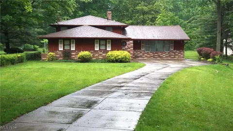 2100 W Pleasant Valley Rd, Parma, OH 44134