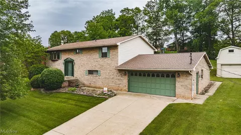 488 Maple Dr, Williamstown, WV 26187