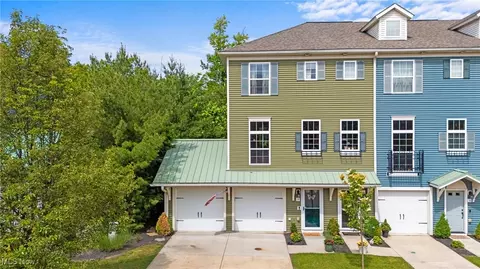34 Grandview Dr, Rocky River, OH 44116