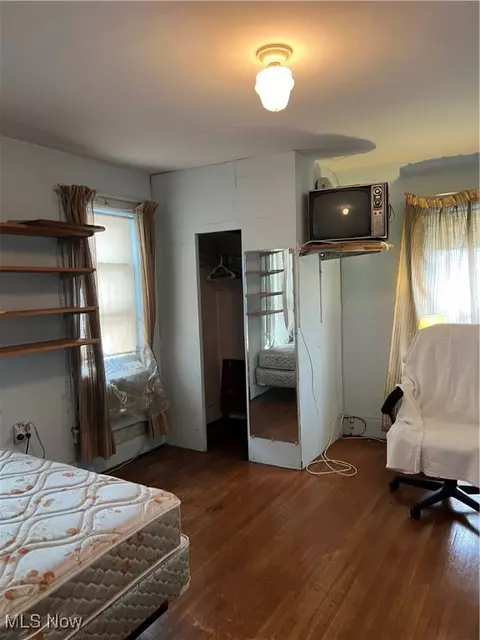 Bedroom - 1723 W Prospect Rd, Ashtabula, OH 44004 photo 6 of 10