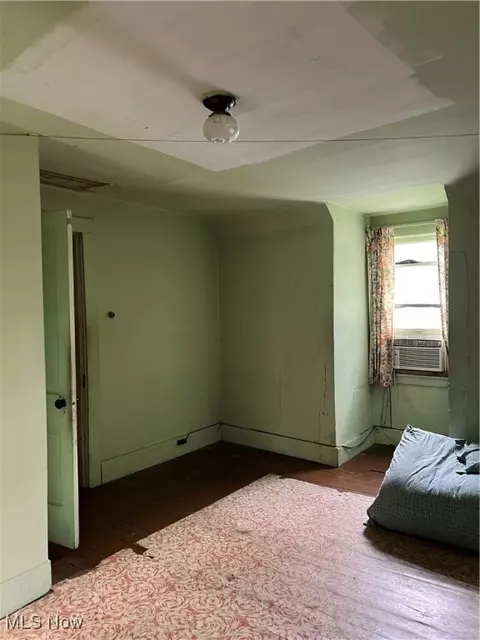 Bedroom - 1723 W Prospect Rd, Ashtabula, OH 44004 photo 9 of 10