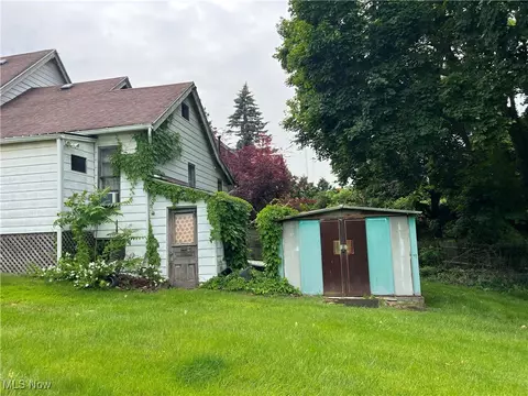 Exterior - 1723 W Prospect Rd, Ashtabula, OH 44004 photo 3 of 5