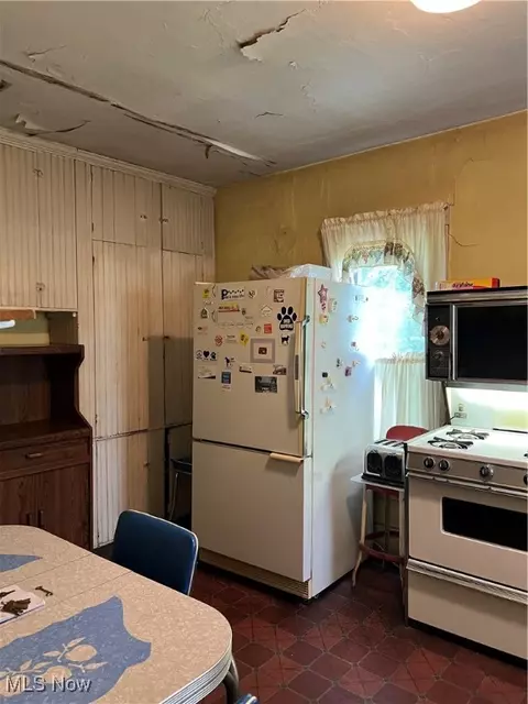 Kitchen - 1723 W Prospect Rd, Ashtabula, OH 44004 photo 1 of 3