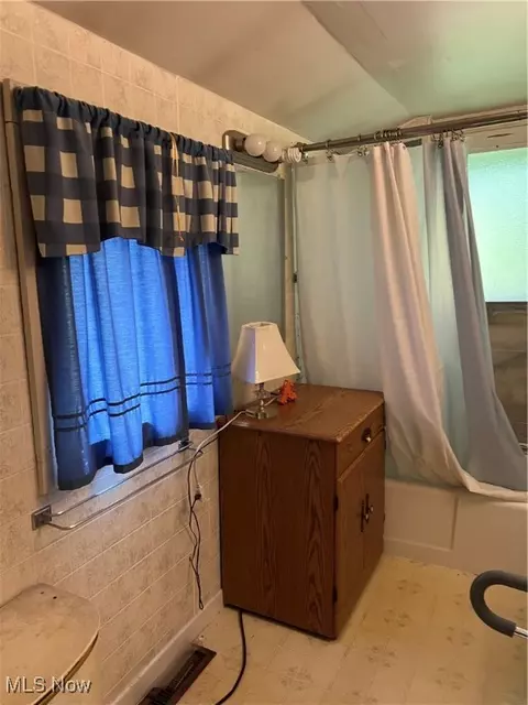 Bath - 1723 W Prospect Rd, Ashtabula, OH 44004 photo 1 of 2