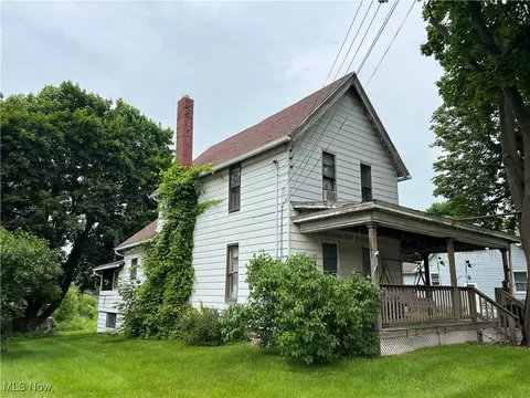 Exterior - 1723 W Prospect Rd, Ashtabula, OH 44004 photo 2 of 5