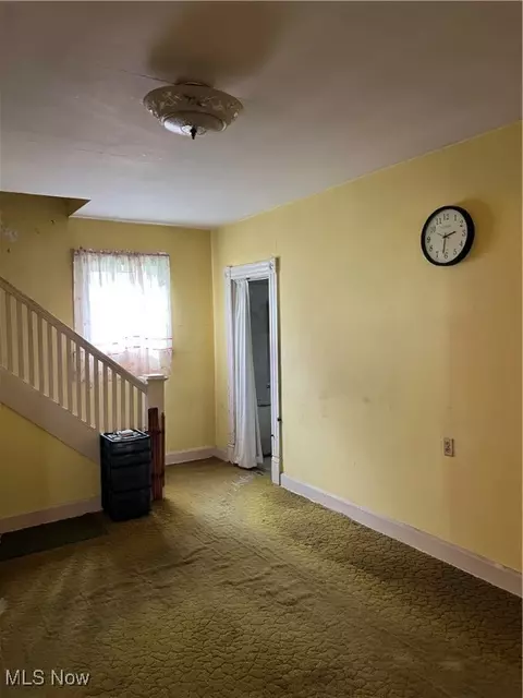 Entry Way - 1723 W Prospect Rd, Ashtabula, OH 44004 photo 4 of 6