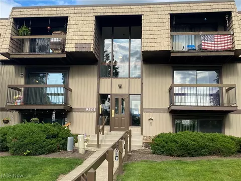 9501 Sunrise Blvd #J34, North Royalton, OH 44133