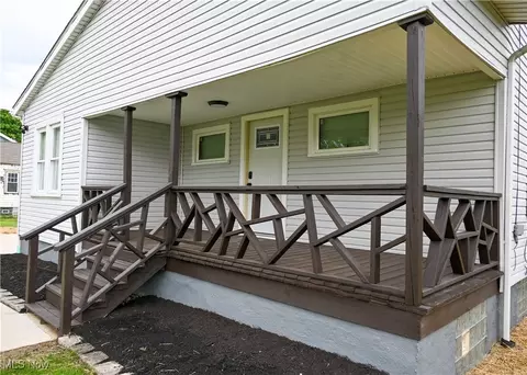 2948 Maple Ave NE, Canton, OH 44714 photo 8
